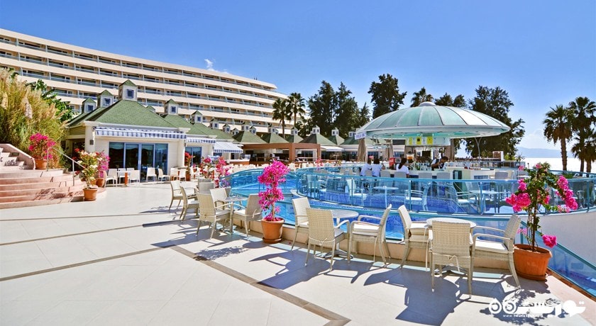 پول بار هتل گراند بلو اسکای اینتر نشنال